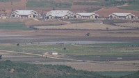 Media pemerintah melaporkan kasus tersebut merupakan subvarian Omicron BA.2, terdeteksi di Pyongyang. (AP Photo/Lee Jin-man).