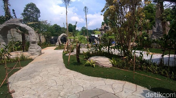 Tempat wisata ini bernama Garut Dinoland.