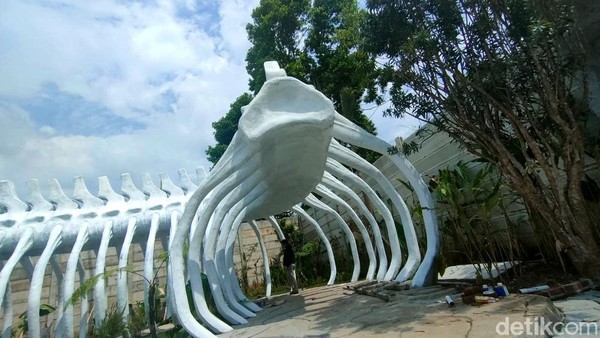 Menurut Dion, di objek wisata pengunjung nantinya bisa mendapatkan informasi mengenai meteor dan proses kepunahan dinosaurus hingga menuju ke zaman es. Menurut Dion, di objek wisata pengunjung nantinya bisa mendapatkan informasi mengenai meteor dan proses kepunahan dinosaurus hingga menuju ke zaman es.