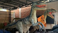 Sebentar lagi Garut akan punya objek wisata dinosaurus. Tempat wisata edukasi ini berada di kaki Gunung Guntur, tepatnya di kawasan Mekarjaya, Kecamatan Tarogong Kaler, Garut.