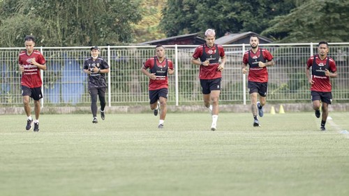 Novri Setiawan bersama skuat Bali United saat mengikuti sesi laihan, di Lapangan Gelora Samudera Kuta, Kamis (12/5/2022)