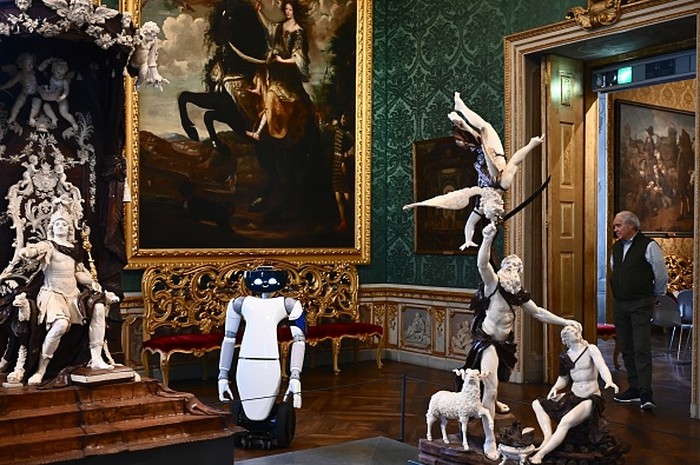 A photo shows the humanoid robot R1, designed by the Italian Institute of Technology, serving as a virtual guide for visitors, holding a guided tour for tourists in the ceramic room at the Palazzo Madama museum in Turin on May 12, 2021. - The experimentation is part of the European Union funded project 5G-TOURS that aims to test and use 5G technologies to provide useful, efficient and reliable services to citizens and tourists. The robot is able to describe the works and answer questions relating to the author or the historical period to which they belong. - RESTRICTED TO EDITORIAL USE - MANDATORY MENTION OF THE ARTIST UPON PUBLICATION - TO ILLUSTRATE THE EVENT AS SPECIFIED IN THE CAPTION (Photo by MARCO BERTORELLO / AFP) / RESTRICTED TO EDITORIAL USE - MANDATORY MENTION OF THE ARTIST UPON PUBLICATION - TO ILLUSTRATE THE EVENT AS SPECIFIED IN THE CAPTION / RESTRICTED TO EDITORIAL USE - MANDATORY MENTION OF THE ARTIST UPON PUBLICATION - TO ILLUSTRATE THE EVENT AS SPECIFIED IN THE CAPTION (Photo by MARCO BERTORELLO/AFP via Getty Images)