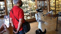 A photo shows the humanoid robot R1, designed by the Italian Institute of Technology, serving as a virtual guide for visitors, holding a guided tour for tourists in the ceramic room at the Palazzo Madama museum in Turin on May 12, 2021. - The experimentation is part of the European Union funded project 5G-TOURS that aims to test and use 5G technologies to provide useful, efficient and reliable services to citizens and tourists. The robot is able to describe the works and answer questions relating to the author or the historical period to which they belong. - RESTRICTED TO EDITORIAL USE - MANDATORY MENTION OF THE ARTIST UPON PUBLICATION - TO ILLUSTRATE THE EVENT AS SPECIFIED IN THE CAPTION (Photo by MARCO BERTORELLO / AFP) / RESTRICTED TO EDITORIAL USE - MANDATORY MENTION OF THE ARTIST UPON PUBLICATION - TO ILLUSTRATE THE EVENT AS SPECIFIED IN THE CAPTION / RESTRICTED TO EDITORIAL USE - MANDATORY MENTION OF THE ARTIST UPON PUBLICATION - TO ILLUSTRATE THE EVENT AS SPECIFIED IN THE CAPTION (Photo by MARCO BERTORELLO/AFP via Getty Images)