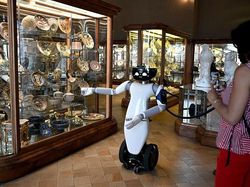 Canggih! Robot 5G Jadi Pemandu Museum di Italia Lho