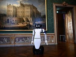 Canggih! Robot 5G Jadi Pemandu Museum di Italia Lho