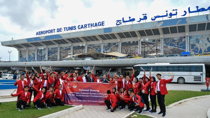 Duta Besar RI untuk Tunisia, Zuhairi Misrawi menyambut kedatangan kontingen FKI.