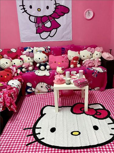 Foto Afina fans berat karakter Hello Kitty.