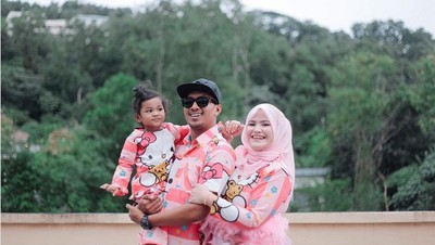 Begini Jadinya Gaya Suami yang Punya Istri Fans Hello Kitty, Jangan Diledek!