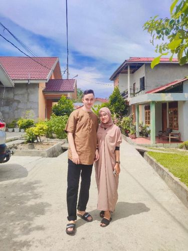 Foto William dan Rina Febriyanti, pasangan beda negara.