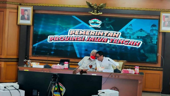 Gubernur Jateng Ganjar Pranowo saat menerima kunjungan Ketua Komisi A DPRD Sulsel Selle KS Dalle di Kantor Gubernur Jateng.