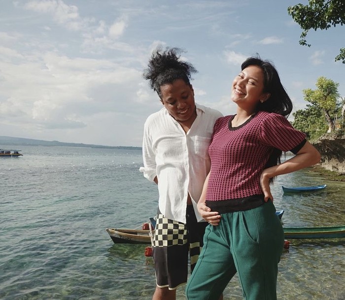 Hamil Anak Pertama, Ini Momen Romantis Indah Permatasari dan Arie Kriting Saat Kulineran Hamil Anak Pertama, Ini Momen Romantis Indah Permatasari dan Arie Kriting Saat Kulineran