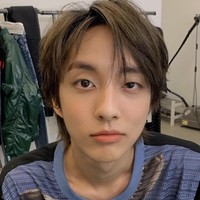 Sejak memulai debut pada 2018, HOLLAND telah merilis sejumlah lagu seperti Neverland, I’m Not Afraid, dan Nar_C. Namun video klip yang diunggahnya menuai kecaman netizen Korea karena menampilkan adegan ciumannya dengan sejumlah pria. Foto: dok. Instagram @holland_vvv