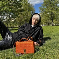 Saat kejadian HOLLAND sedang berjalan kaki bersama manajer dan salah seorang temannya. Pemilik nama asli Go Tae Seob itu langsung dilarikan ke rumah sakit dan menceritakan pengalamannya di Instagram. Foto: dok. Instagram @holland_vvv