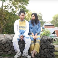 Melalui video di YouTubenya Arie dan Indah menceritakan kisah perjalanan kehamilannya itu. Arie mengatakan bahwa keduanya baru tahu jika Indah sedang hamil pada anniversay pernikahannya yang pertama, yaitu tanggal 12 Januari 2022. Foto: YouTube/Indah Permatasari