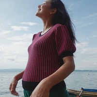 Foto-foto Indah saat memamerkan baby bumpnya pun tampak menghiasi Instagram miliknya dan sang suami. Dalam foto terlihat jelas perut sang aktris sudah membuncit. Alhamdulillah. 22 Weeks Pregnant. So happy and feel blessed, tulis Indah. Foto: Instagram/@indahpermatas