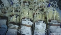 Usai libur lebaran stok darah di PMI DKI Jakarta pun merosot, hal tersebut dinilai wajar sebab warga banyak yang pulang kampung sehingga belum menyempatkan untuk mendonorkan darahnya.