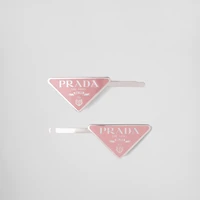 Dilihat dari situs resmi Prada, sepasang jepit rambut ini dijual seharga USD 495 atau sekitar Rp 7,2 Juta. Foto: Dok. Prada