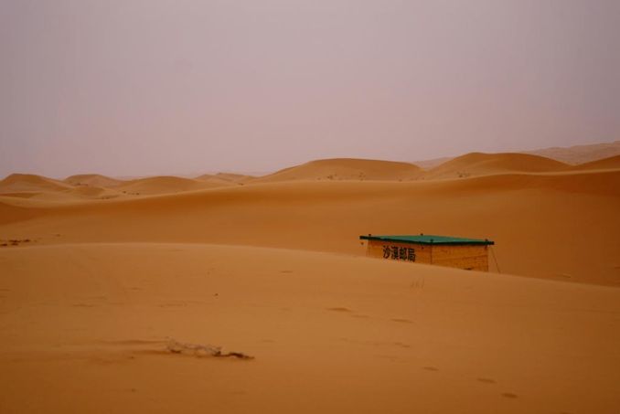 Kantor pos di tengah gurun