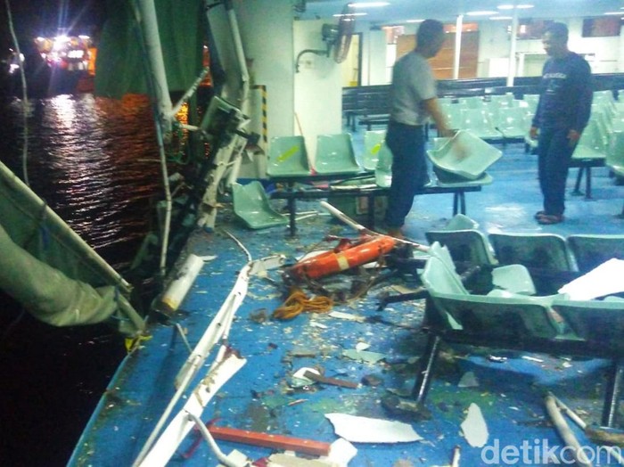 kapal tabrakan di pelabuhan asdp ketapang
