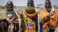 Negara Kenya mengalami dua musim yaitu musim kemarau dan musim penghujan. Musim kemarau terjadi dari Februari sampai Mei. Sementarea musim penghujan terjadi pada bulan Juni sampai Bulan Desember. Perubahan iklim membuat musim kemarau makin kering dan panjang.