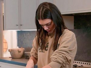 Viral Cara Kendall Jenner Iris Mentimun: Tragis dan Menyedihkan