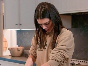 Viral Cara Kendall Jenner Iris Mentimun: Tragis dan Menyedihkan