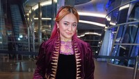 Rambut berwarna merah itu membuat Marshanda terlihat lebih segar. Foto: Noel/detikcom