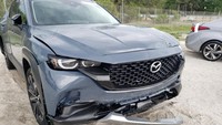 Kerusakan Mazda CX-50 pada bagian depan tidak terlalu menonjol, tapi bumper, kap mesin, dan fender perlu diganti. Foto: Copart