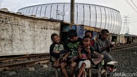 Kawasan ini rencananya akan dibangun Kampung Susun oleh Gubernur Anies Baswedan. Letak lokasinya nanti bersebelahan dengan Jakarta International Stadium.