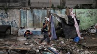 Perlu diketahui Gubernur DKI Jakarta Anies Baswedan melakukan peletakan batu pertama pembangunan Kampung Susun Bayam untuk warga Kampung Bayam, dekat Jakarta International Stadium (JIS).