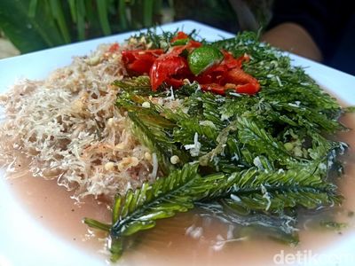 Cobain Khas Bali Nih, Rujak Bulung yang Dicampur Kuah Pindang