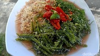 Salah satu menu yang menjadi best seller di tempat ini, yakni Rujak Bulung Campur Kuah Pindang. Tempat ini menghadirkan kurang lebih 20an jenis rujak serta berbagai menu lainnya seperti Tipat Cantok, Plecing, berbagai macam minuman serta menu-menu yang terbilang pedas.   