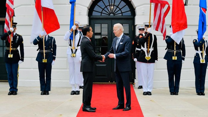 Presiden Joko Widodo (Jokowi) bertemu dengan Presiden Amerika Serikat (AS) Joe Biden dalam acara jamuan santap malam di Gedung Putih, Washington DC, Amerika Serikat, Kamis (12/5/2022) malam waktu setempat atau Jumat (13/5/2022) pagi waktu Indonesia.