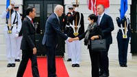 Dalam acara itu, Jokowi turut didampingi oleh Menteri Luar Negeri Retno Marsudi. Acara jamuan makan malam itu selesai sekitar pukul 20.00 waktu setempat.  