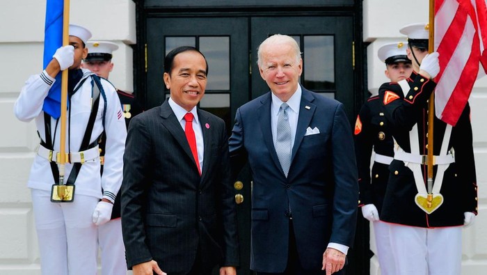 Momen Jokowi Disambut-Dijamu Biden di Gedung Putih AS Presiden Joko Widodo (Jokowi) bertemu dengan Presiden Amerika Serikat (AS) Joe Biden dalam acara jamuan santap malam di Gedung Putih, Washington DC, Amerika Serikat, Kamis (12/5/2022) malam waktu setempat atau Jumat (13/5/2022) pagi waktu Indonesia.