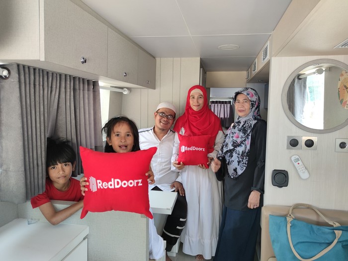 Mudik naik campervan dari RedDoorz