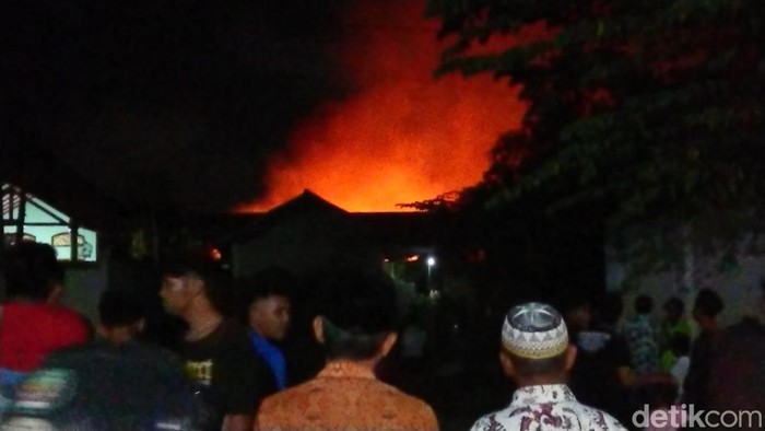 Pabrik Kacang Shanghai Gangsar di Ngunut, Tulungagung terbakar