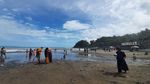 Libur Lebaran Sudah Lewat, Pantai Karang Hawu Masih Tetap Padat