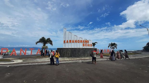 Pantai Karang Hawu Sukabumi