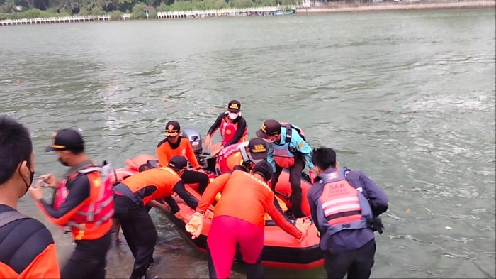 Pemancing yang hilang di Pantai Jetis Cilacap ditemukan tewas, Jumat (13/5/2022).