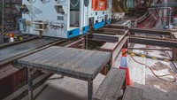Saat ini, pembangunan Stasiun Monas telah masuk ke tahap pekerjaan pengecoran dan penggalian area beranda peron (concourse level) di stasiun box, pekerjaan persiapan base slab 1 dan bearing wall di gardu induk (receiving substation), dan pekerjaan penggalian terowongan dari Stasiun Monas menuju Stasiun Thamrin. Foto: Dok. MRT Jakarta