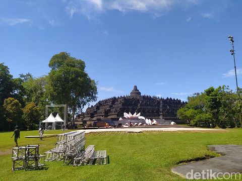 Persiapan Perayaan Waisak di Candi Borobudur, Jumat (13/5/2022).