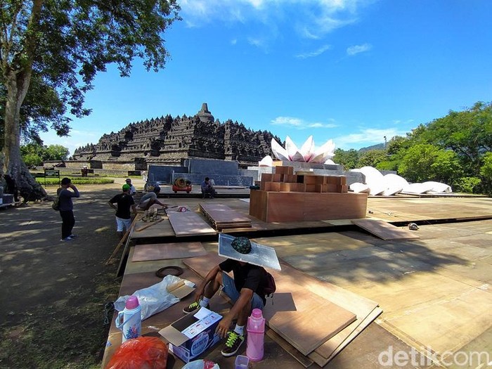 Persiapan Perayaan Waisak di Candi Borobudur, Jumat (13/5/2022).