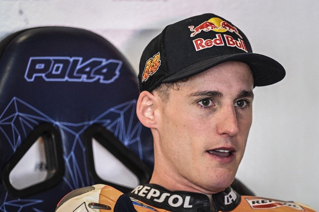 Honda Spanish rider Pol Espargaro gets ready in the box before the third practice session of the MotoGP Portuguese Grand Prix at the Algarve International Circuit in Portimao on April 23, 2022. (Photo by PATRICIA DE MELO MOREIRA / AFP)