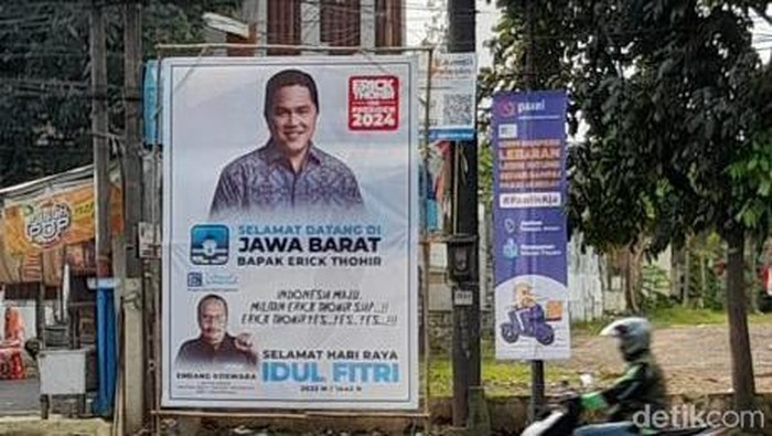 Poster Dukungan Erick Thohir Jadi Presiden di Stasiun Bandung