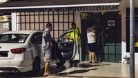 Daerah Geylang kini hanya sibuk dengan pengunjung yang minum dan bersenang-senang di taman bir di Geylang. Foto: Dok. Insider