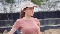 Selain itu, Prima Alvernia juga doyan menembak. (Foto: dok. Prima Alvernia) 