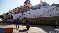 Bahkan pemerintah mengimbau masyarakat untuk memanfaatkan program mudik gratis untuk kembali ke perantauan, guna mengurai kemacetan pada saat puncak arus balik pekan ini. 