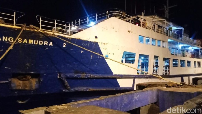 Salah satu kapal yang terlibat tabrakan di Selat Bali sudah dipinggirkan