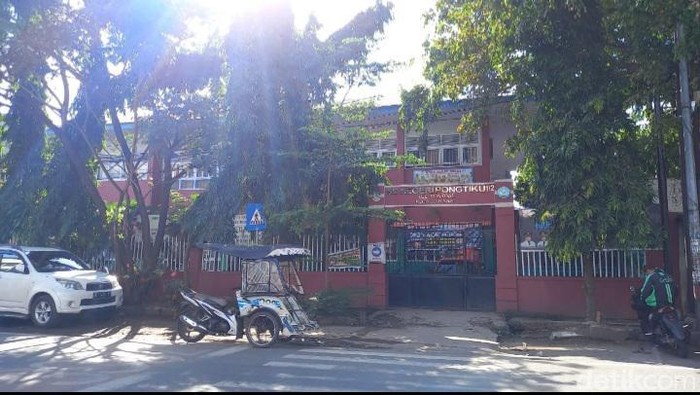 Sejumlah sekolah di Makassar sepi penjual jajanan sehubungan dengan pencegahan hepatitis misterius (detikSulsel/Darmawanti Adellia Adipradana)